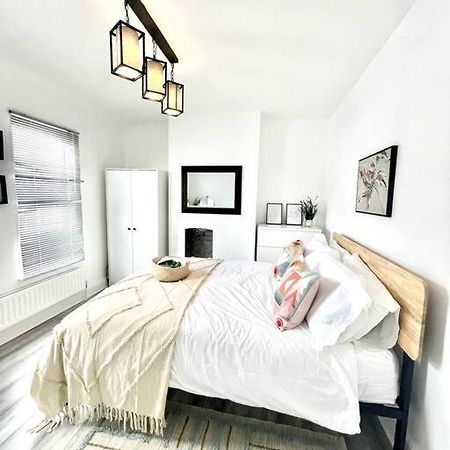 Spacious Modern Victorian House In Rochester Wainscot Екстер'єр фото