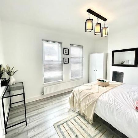 Spacious Modern Victorian House In Rochester Wainscot Екстер'єр фото