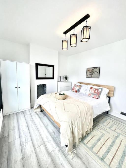 Spacious Modern Victorian House In Rochester Wainscot Екстер'єр фото