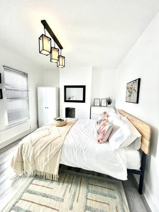 Spacious Modern Victorian House In Rochester Wainscot Екстер'єр фото