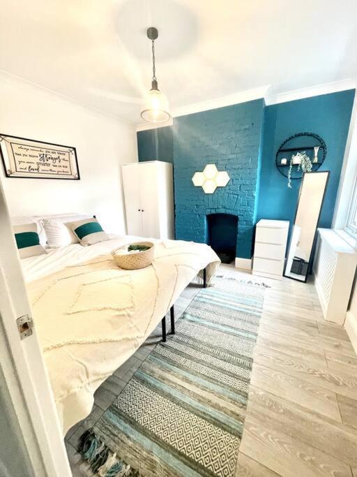 Spacious Modern Victorian House In Rochester Wainscot Екстер'єр фото