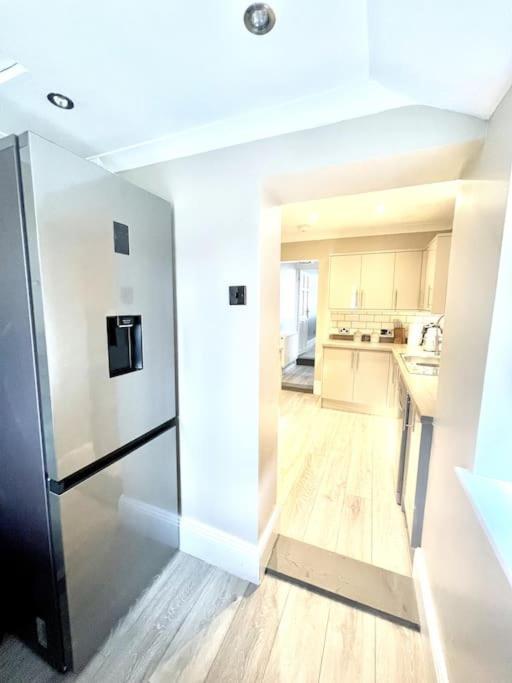 Spacious Modern Victorian House In Rochester Wainscot Екстер'єр фото