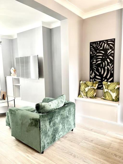 Spacious Modern Victorian House In Rochester Wainscot Екстер'єр фото